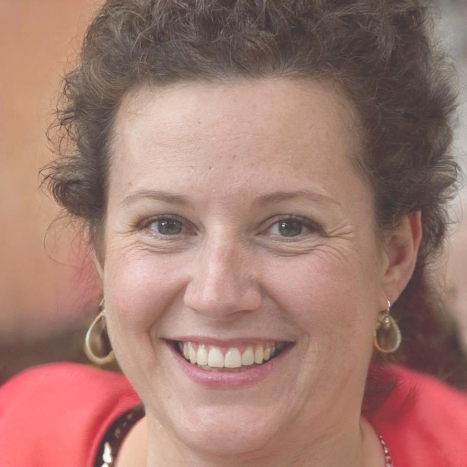 Dr. Elisabeth Berger, Senior Financial Analyst